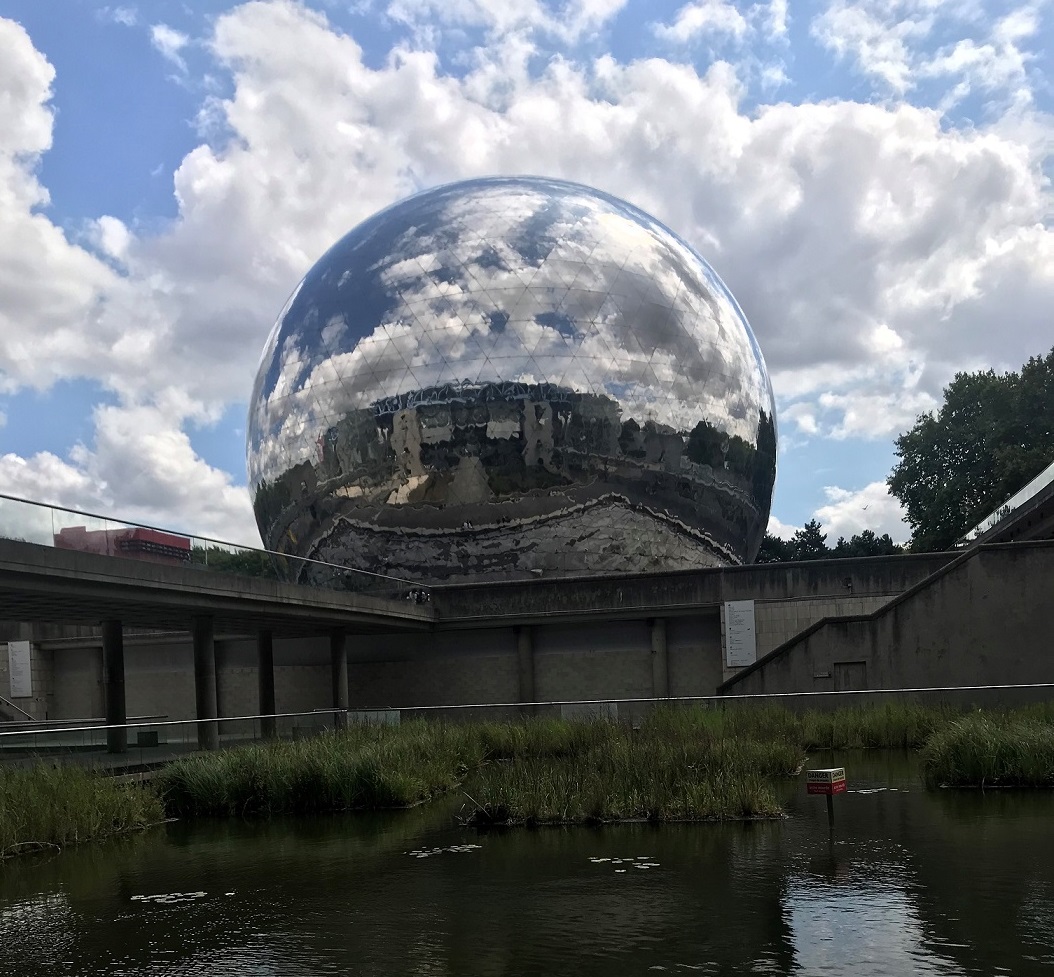 İki Çocukla Paris Seyahati