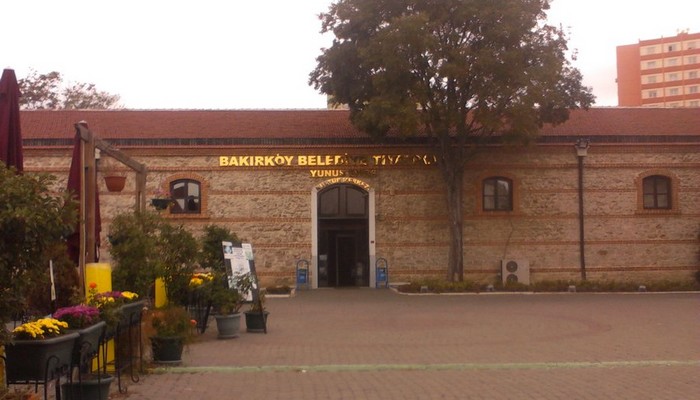 Ataköy Yunus Emre Kültür Merkezi Müşfik Kenter Sahnesi